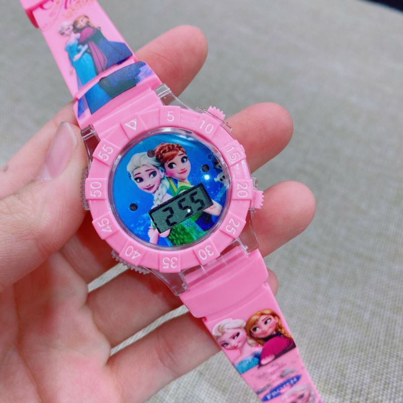 ภาพหน้าปกสินค้านาฬิกาเอลซ่าสีชมพู เหมาะสำหรับเด็กผู้หญิงมีไฟมีเสียงดนตรี