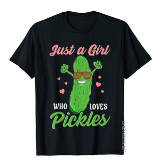 [S-5XL]เสื้อยืด ผ้าฝ้าย พิมพ์ลาย Just A Who Loves Pickles ของขวัญ เรียบง่าย สําหรับผู้ชาย