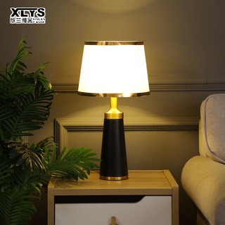 XIN LAN YA SHE โคมไฟตั้งโต๊ะสร้างสรรค์สไตล์นอร์ดิกโคมไฟข้างเตียงหรี่แสงได้