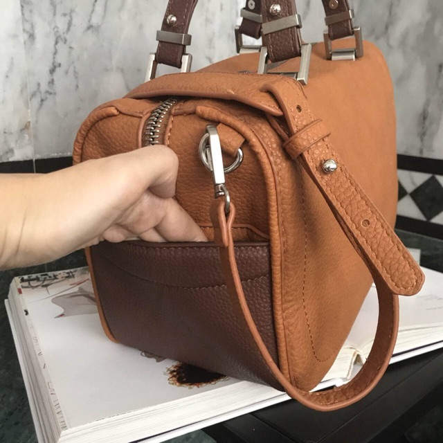 zara-pillow-leather-bag-outlet-สีน้ำตาล