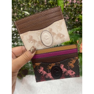 กระเป๋าใส่บัตร Coach Card Case With Horse And Carriage Print And Archive Patch 89577 งานshop