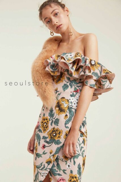new-korea-dress-by-seoulstore-เดรสเปิดไหล่-สีชมพูลายดอก-ช่วงบนแต่งระบาย