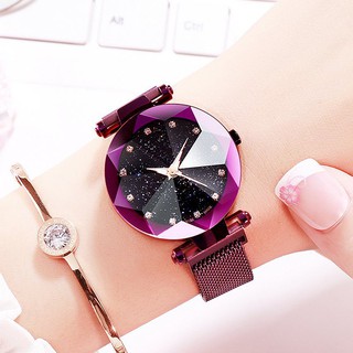 ภาพหน้าปกสินค้าล้างสต็อกราคาพิเศษ นาฬิกาข้อมือผู้หญิง นาฬิกาแฟชั่น สวยหรู (ลดล้างสต๊อก) 5555 ที่เกี่ยวข้อง