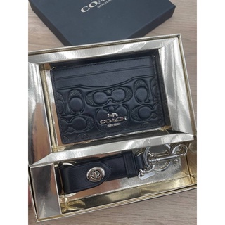 เซ็ทกล่อง กระเป๋าใส่บัตร Coach Zipglitter card case และ พวงกุญแจ หนังปั้ม ลายซี  สีดำ กลิตเตอร์