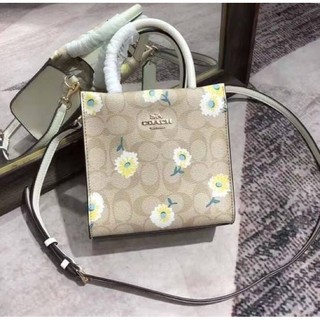 💥Coach MINI CALLY CROSSBODY IN SIGNATURE CANVAS WITH DAISY PRINT