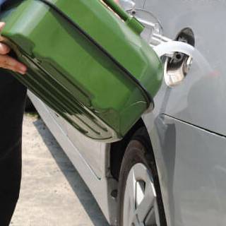 ถังน้ำมัน-แกลลอนน้ำมัน-20-ลิตร-oil-tank-20l-green-ถังน้ำมัน-ถังเหล็ก