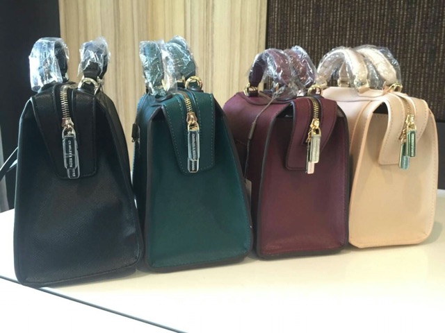 กระเป๋า-charles-amp-keith-boxy-top-handel-bag