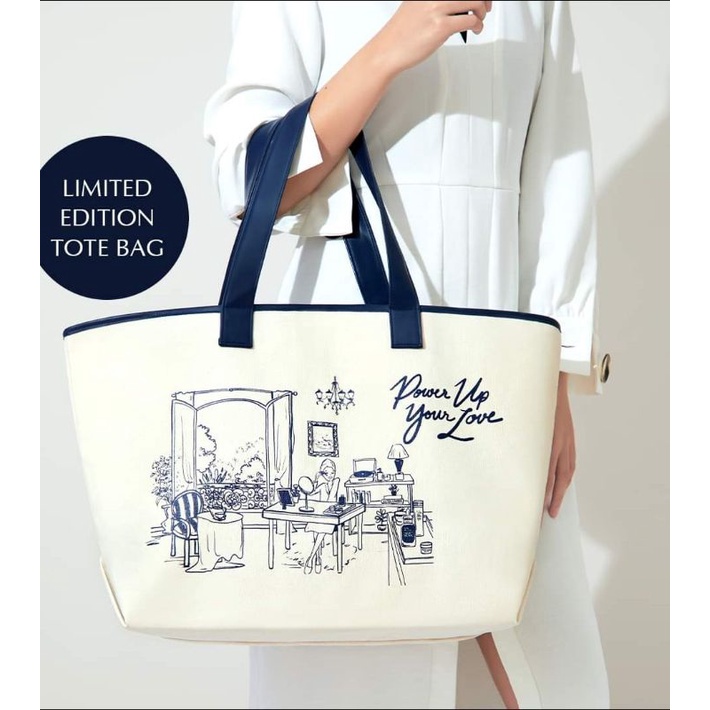 estee-lauder-power-up-your-love-tote-bag