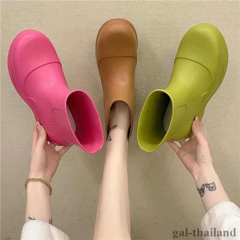 ภาพหน้าปกสินค้าส่งเร็ว ส่งจากไทย Mona รองเท้าบูทกันน้ํา รองเท้าบูทแฟชั่น รองเท้าบูทผู้หญิง รองเท้าบูทกันฝน จากร้าน icesweet23310 บน Shopee