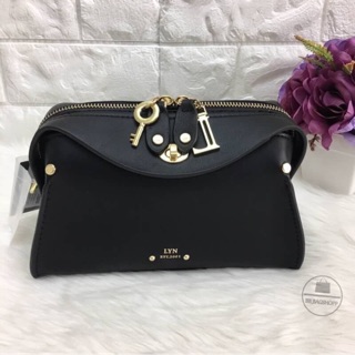 LYN CHERISH CROSSBODY BAG 2017 (outlet). สีดำ