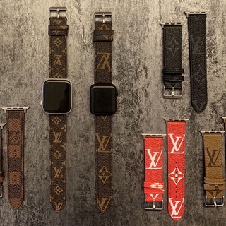 ภาพหน้าปกสินค้าสายนาฬิกาข้อมือหนัง LV สําหรับ Apple Watch Series 7 6 5 4 3 2 SE Apple Watch iwatch 41 มม. 45 มม. 38 มม. 40 มม. 42 มม. 44 มม. ซึ่งคุณอาจชอบราคาและรีวิวของสินค้านี้