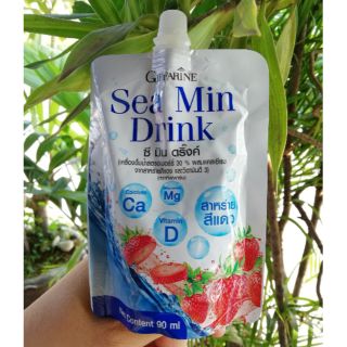 ซี มินดริ๊งค์ เครื่องดื่มน้ำสตรอเบอร์รี่ 30% ผสมแคลเซียมจากสาหร่ายแดงและวิตามินดี 3 ลังละ 32 ซอง