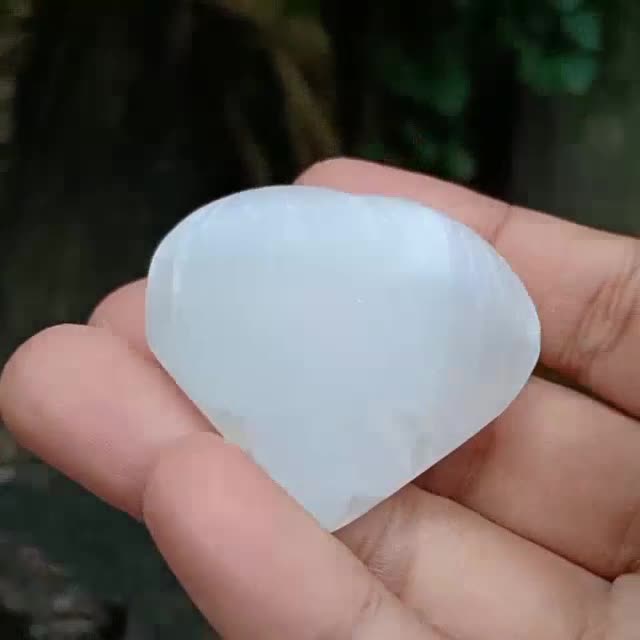 เซเลไนต์-selenite-1-heart-แกะสลักรูปหัวใจ-วิบวับๆ