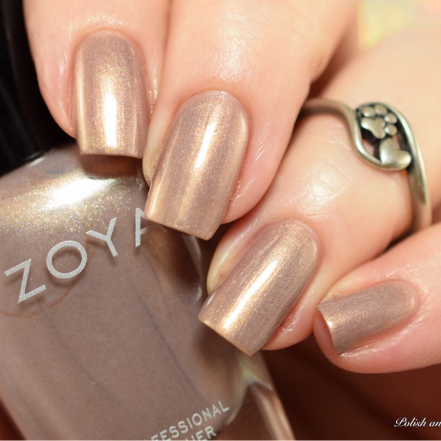 ภาพหน้าปกสินค้าพร้อมส่ง Zoya Beth ยาทาเล็บสีแชมเปญเมทัลลิค soft, sandy, champagne metallic shade nail polish แท้ %