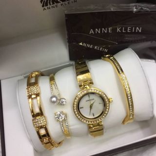 ANNE KLEIN