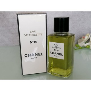 VINTAGE CHANEL NO.19 EAU DE TOILETTE SPLASH LARGE BOTTAL 200 ML FACTORY SEALED EXTREMELY RARE.