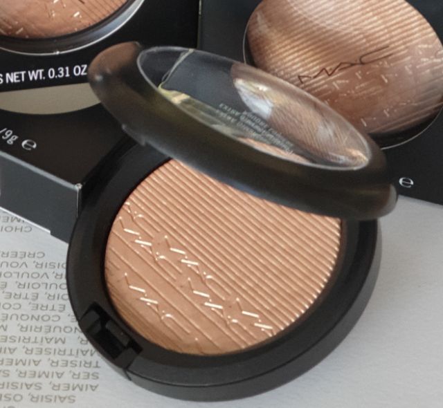 mac-แป้งไฮไลท์-extra-dimension-skinfinish-whisper-of-gilt