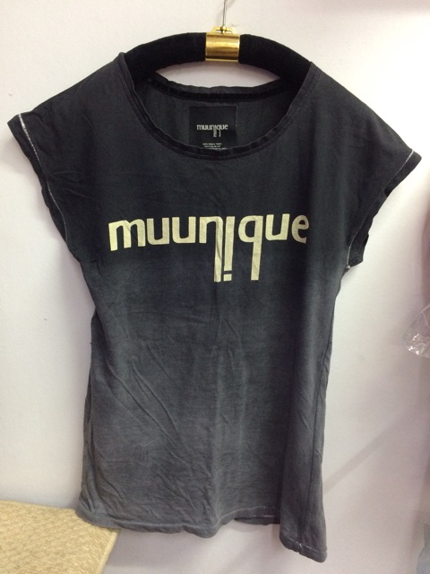 เสื้อยืด-muunique-สีดำทูโทน