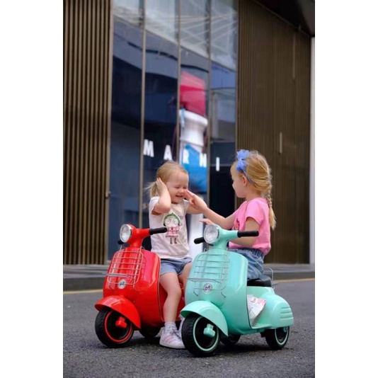 มาแล้ว-รถแบตเตอรี่เด็ก-mini-vespa-classic-ขับสนุก-สำหรับน้องๆหนูๆ