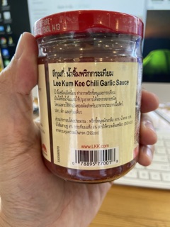 ภาพขนาดย่อของภาพหน้าปกสินค้าลีกุมกี่ น้ำจิ้มพริกกระเทียม 226 กรัม สีเขียว ซอสพริกกระเทียม Chili Garlic sauce Lee Kum Kee สูตรเด็ดคู่ครัว (0018) จากร้าน aimnattapon บน Shopee ภาพที่ 3