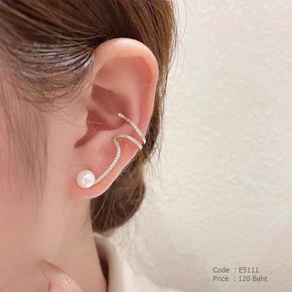 ต่างหูมุกแบบเจาะ + เกี่ยวหู ฝังเพชรcz ตัวเรือนสีทอง (ใส่หูซ้าย) - E5111