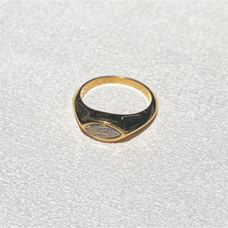 ภาพหน้าปกสินค้าimean.store - Cat gem ring  แหวนงานไทเทเนี่ยมสีทองประดับพลอยเทียม จากร้าน imean.store บน Shopee