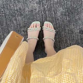 ภาพหน้าปกสินค้า📍CLEARANCE SALE - old curv รองเท้าแตะรุ่น Aria Twist สี Avocado🥑 ที่เกี่ยวข้อง