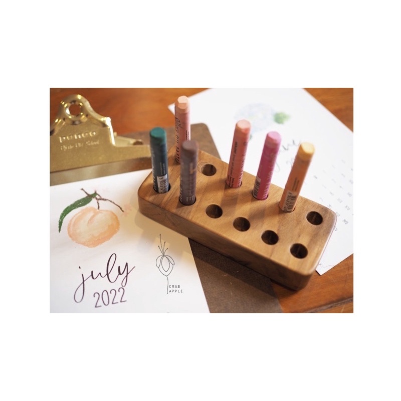 kureyon-teak-crayon-holder-12-slots-แท่นเสียบสี-12-ช่อง-ไม้สักทอง