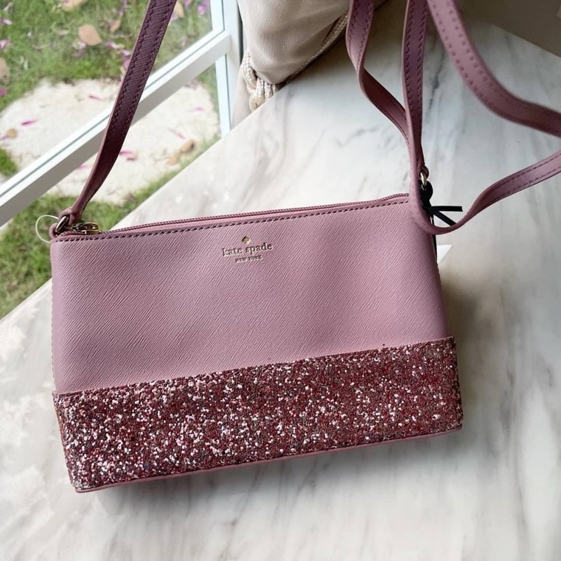 ผ่อน0-กระเป๋าสะพายข้าง-kate-spade-greta-court-ramey-dusty-peony-glitter-crossbody-bag-wkru5693-สีชมพู-กลิตเตอร์