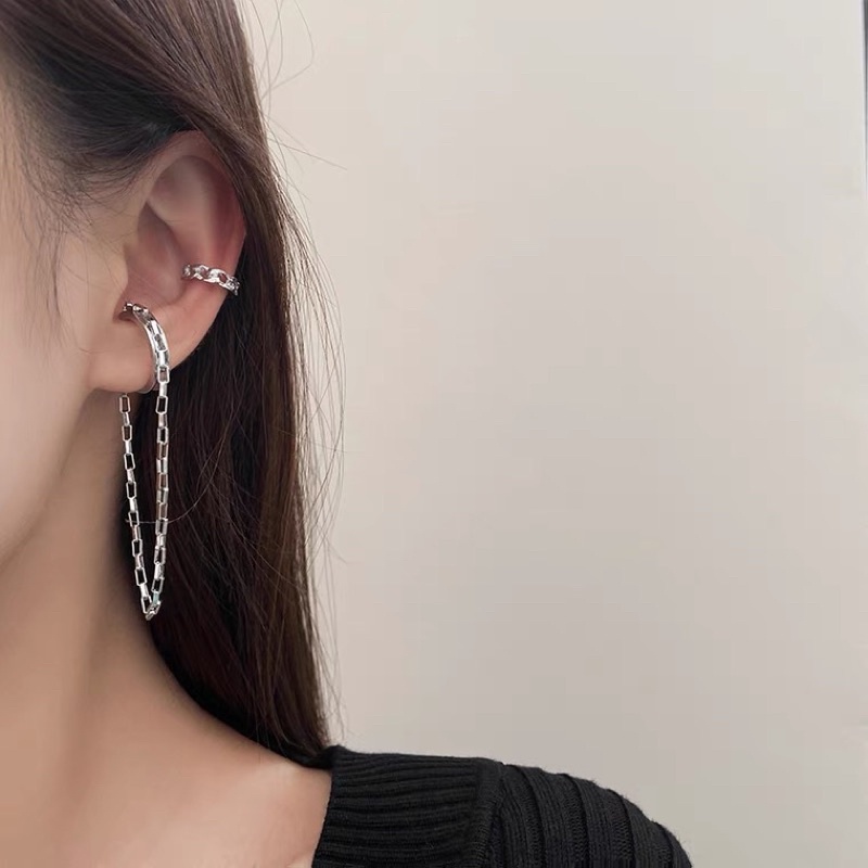 ภาพหน้าปกสินค้าตุ้มหู คล้องหู มีสายโซ่ห้อย 2สี ทอง เงิน จากร้าน mona.earring บน Shopee