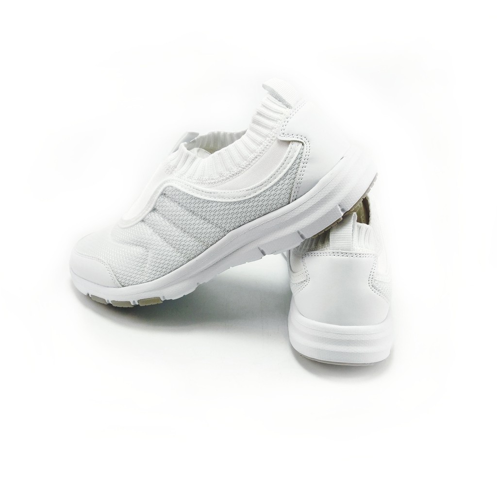 ภาพหน้าปกสินค้าIQ Shoes รองเท้าผ้าใบแบบสวม สีขาว รุ่น C1-KK2039