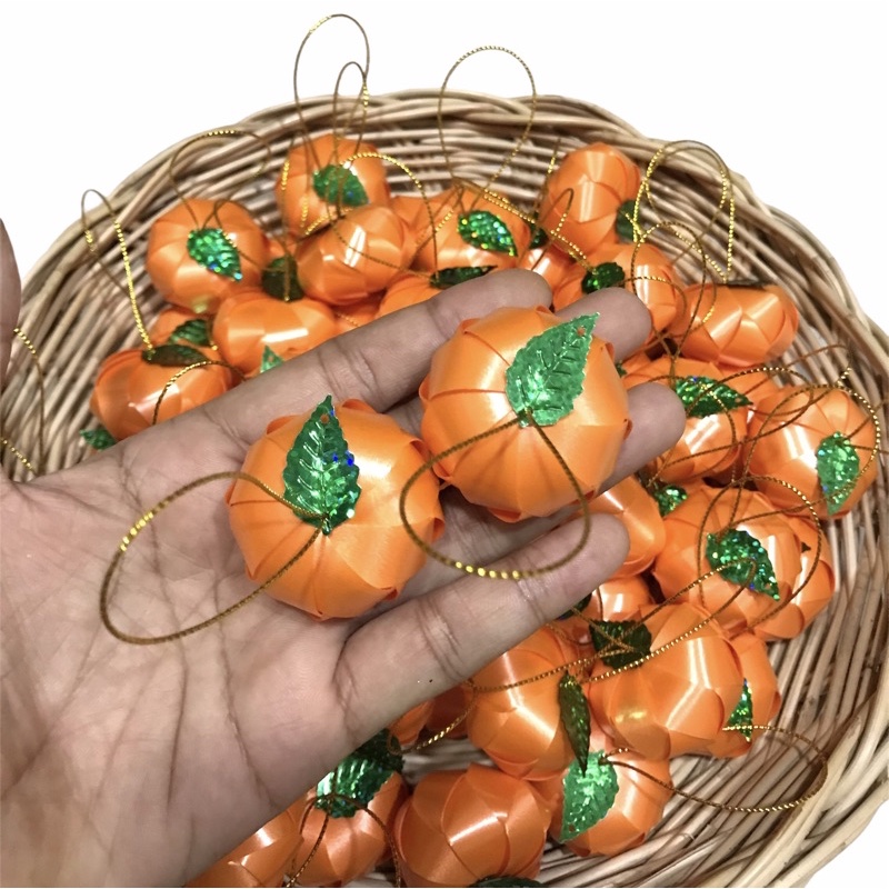 ภาพหน้าปกสินค้าเหรียญโปรยทานผลไม้ ส้ม,เชอร์รี่ 10 ชิ้น (ตัวเปล่า) จากร้าน kotchanipha22 บน Shopee