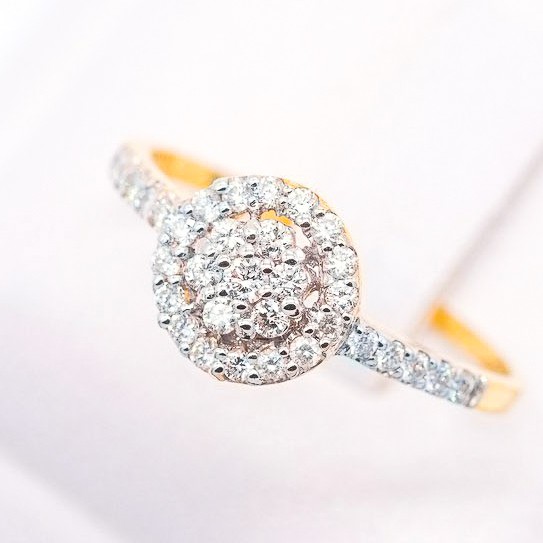 แหวนเพชรแท้-แบบล้อมสวยงาม-ตัวเรือนทอง9k-me573