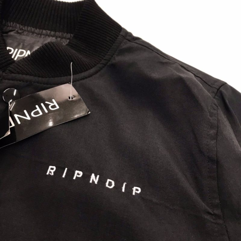 ส่งฟรีจ้า-เสื้อแจ๊คเก็ตสีดำปักลายแมว-ripndip-งานป้าย