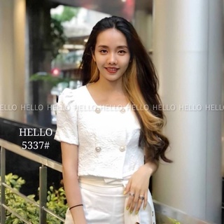 Cali top เสื้อแฟชั่น ผ้าลายกุหลาบ คอเหลี่ยม แต่งกระดุม 4 เม็ด