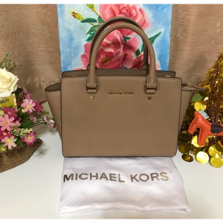 กระเป๋ามือสอง MK m ichael Kors สวยหรูมากค่ะ