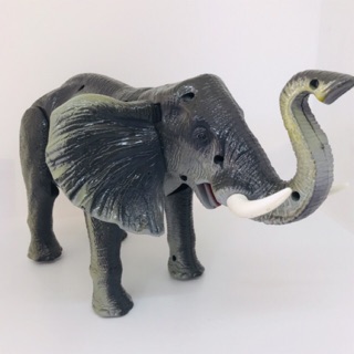 ภาพขนาดย่อของภาพหน้าปกสินค้าช้างป่า 3D เดินได้ หูขยับ มีเสียงร้อง จากร้าน unyathammawong บน Shopee