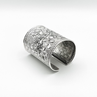 กำไลเงินตอกลายพฤกษาประดับตารางหมากรุก เงินแท้ 92.5% : 925 Sterling Silver Cuff Bangle [GSPP0350]