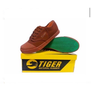 ภาพขนาดย่อของภาพหน้าปกสินค้ารองเท้านักเรียนชาย Tiger พื้นยางดิบ ทน  เก็บเงินปลายทาง จากร้าน jp_sports บน Shopee ภาพที่ 1