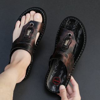 สินค้า 【แฟชั่นรองเท้าผู้ชาย】รองเท้าแตะผู้ชายคนใหม่รองเท้าแตะชายหาดหนังผู้ชายแฟชั่นฤดูร้อนนอกสวมรองเท้าแตะผู้ชายรองเท้าน้ำที่สามารถสวมใส่โดยการขับรถ Men\'s flip-flops