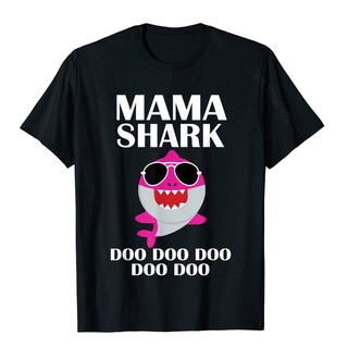 [S-5XL]เสื้อยืด พิมพ์ลาย Mama Shark Doo Doo ทรงสลิมฟิต สไตล์คลาสสิก ไม่ซ้ําใคร สําหรับผู้ชาย 807737