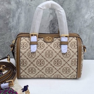 🎀 (สด-ผ่อน) กระเป๋าทรงหมอน 7 นิ้ว สี HAZEL TORY 82939 TORY BURCH T MONOGRAM JACQUARD MINI DUFFLE BAG