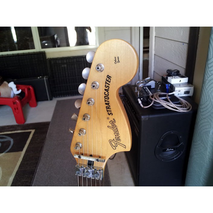 โลโก้หัวกีตาร์-fender-stratocaster-deluxe-series