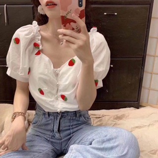 Newwwww 🍓🍍 พร้อมส่ง เสื้อครอปผ้าเชิ้ตคอตตอนปักลายผลไม้ แต่งแถบกระดุมมุขด้านหน้า แขนดอลลี่ใส่แบ๊วๆ