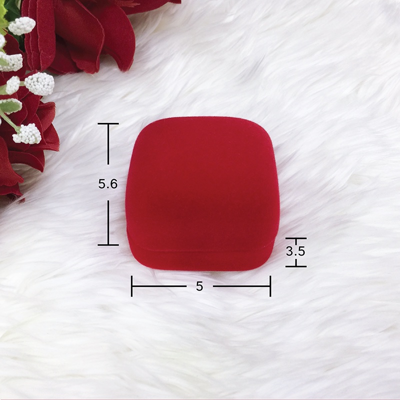 กล่องกำมะหยี่สีแดงใส่จี้ทรงสี่เหลี่ยม-กล่องแดง-กล่องของขวัญ-กว้าง-5-x-ลึก-5-6-x-สูง-3-5-เซนติเมตร