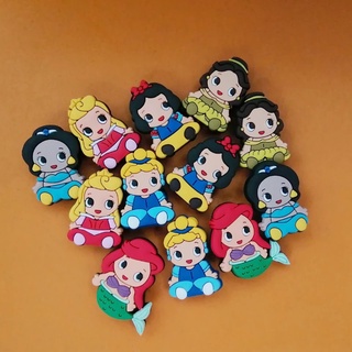 การ์ตูนอะนิเมะ Jibbits Charm Snow White Princess Shoe Charms Mermaid Elsa Jibitz Croc Pins สําหรับเด็กรองเท้าอุปกรณ์เสริมตกแต่ง