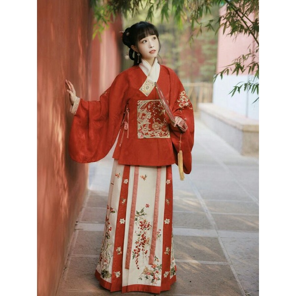 ชุดฮั่นฝู-คอลเลคชั่น-fu-yun-niuniu-แบรนด์-shisan-yu-ชุดจีนโบราณ-ราชวงศ์หมิง-hanfu-เสื้อผูก-กระโปรงหม่าเมี่ยน-สีแดง-ขาว