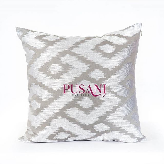 pusani-หมอนอิง-pasaya-ลายคลาสสิก-มัดหมี่-ไทย-calista-45-45-cm-สีเทา-สีแดง-สีดำ