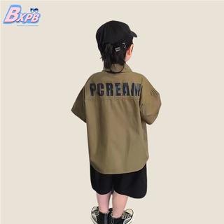 [BXPB] เสื้อเชิ้ตแขนสั้นลําลอง ผ้าฝ้ายแท้ ทรงหลวม พิมพ์ลายตัวอักษร สวมใส่สบาย แฟชั่นสําหรับเด็กผู้ชาย อายุ 3-15 ปี