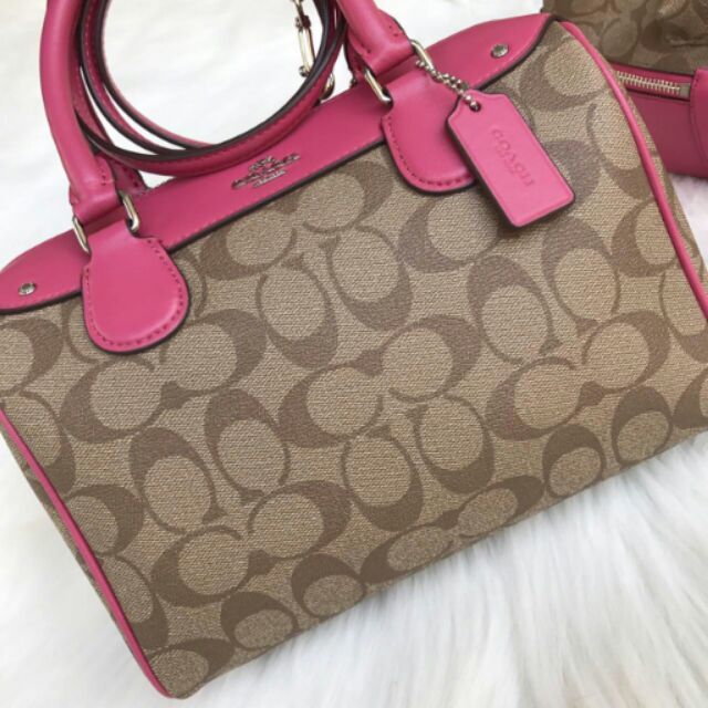 พร้อมส่ง-coach-หมอน-9-ของแท้-นำเขาจาก-อเมริกา-มีป้ายราคา-แคร์การ์ด